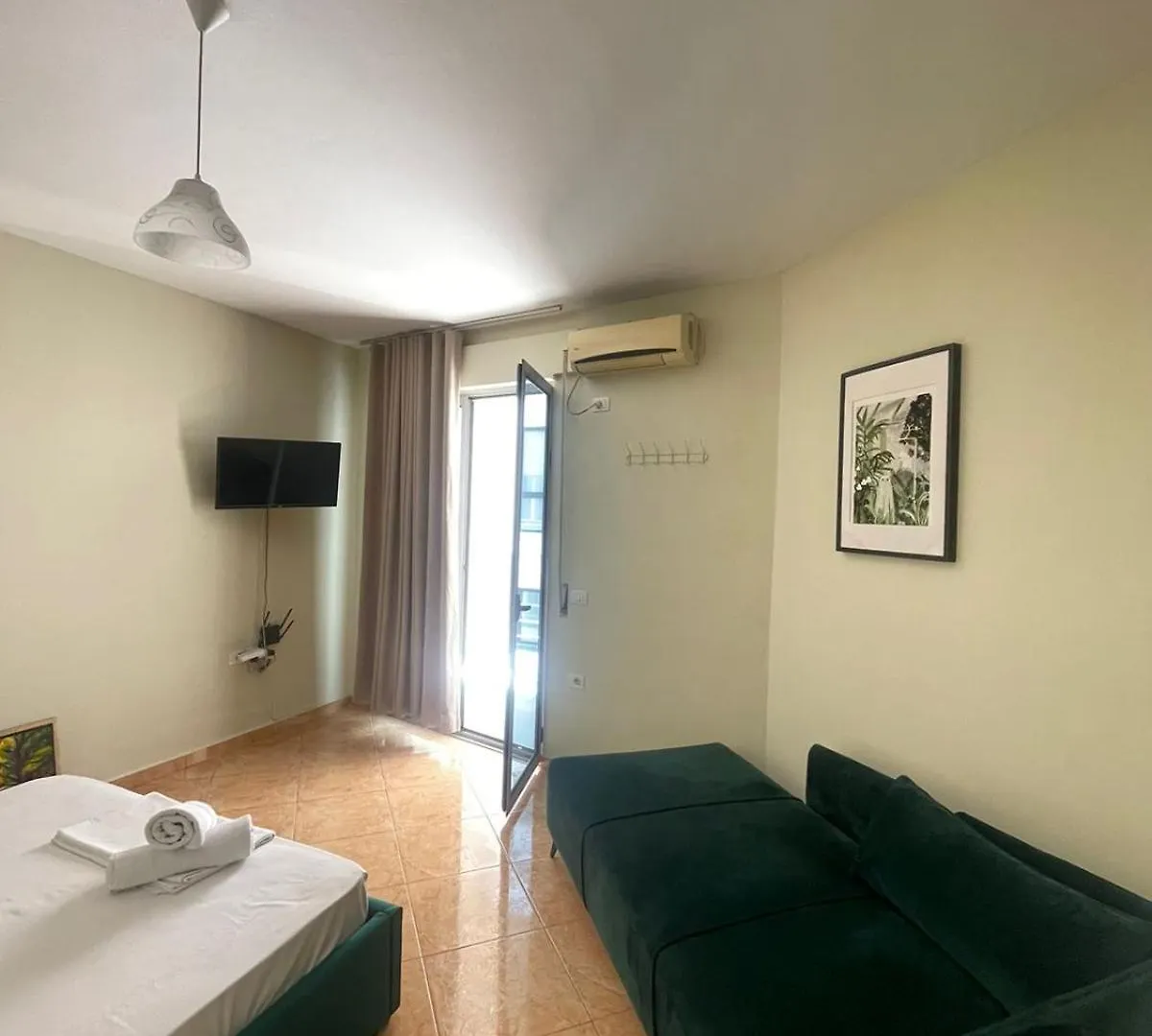 Azuro Beachfront Apartment Vlorë
